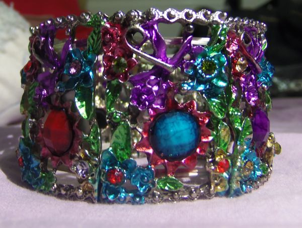 Pulseira de metal com pedraria 2