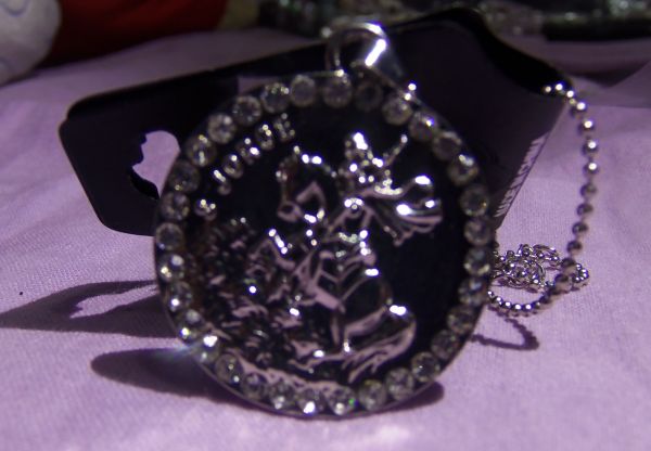 Gargantilha com medalhinha de são jorge